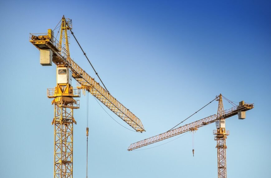 How to Get Into Construction in 2025